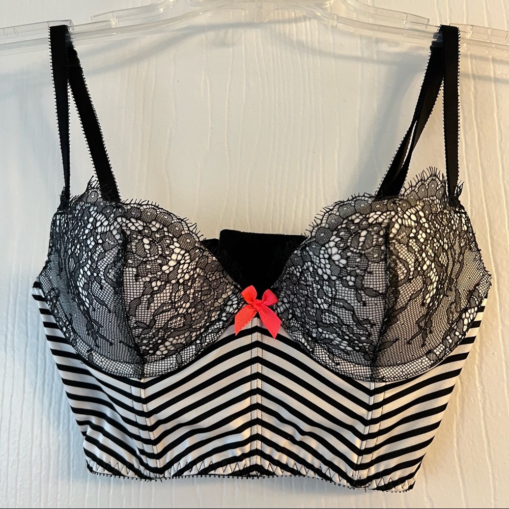 Victorias Secret Very Sexy Demi-Buste Push-Up Bra Size 34B